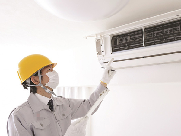 Nắng đổ lửa, lắp điều hòa trên tầng 40, thợ điện lạnh ngất xỉu sau khi tiếp đất an toàn