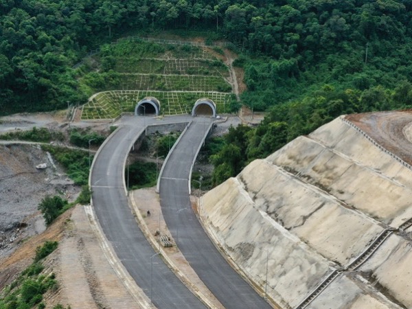 Bộ Chính trị đồng ý đầu tư công một số dự án cao tốc Bắc Nam