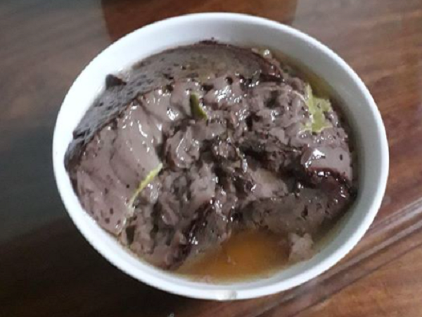Cô gái định tặng sinh nhật người yêu món flan cacao mềm mịn học trên mạng, ai ngờ ra lò thành quả nhìn chỉ muốn gục ngã