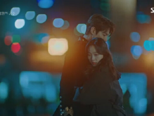 'Quân vương bất diệt' tập 15: Lee Min Ho đóng cổng song song, vĩnh viễn bị chia cắt với Kim Go Eun?