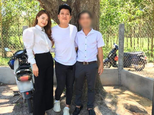 Nhã Phương lên đồ ton sur ton sánh đôi với Trường Giang về quê, nhan sắc qua camera thường chiếm trọn spotlight