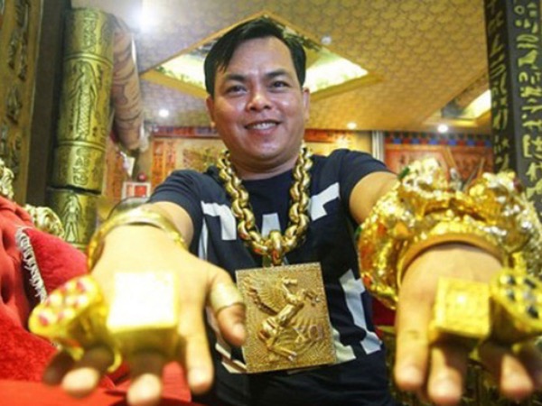 "Đại gia" đeo 20kg vàng giả Phúc XO sắp hầu toà sơ thẩm, đối diện án phạt 15 năm tù