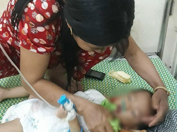 Bé trai 19 tháng tuổi hôn mê sau 2 tiếng bị bố mẹ để quên trên ô tô giữa trưa nắng