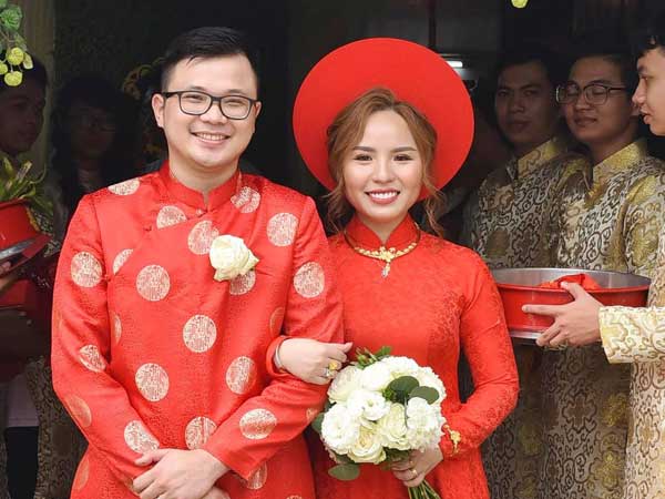 Match được anh Việt kiều trên Tinder, cô gái Sài Gòn tiết lộ lý do bỏ cả việc lương nghìn đô để lấy chồng xa