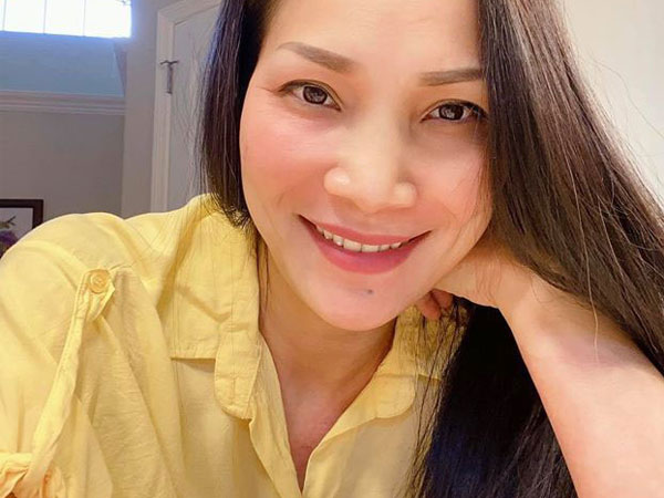 1 tháng sau sự cố nổ nồi xông hơi, Hồng Ngọc đã sẵn sàng trở lại công việc với gương mặt hồi phục đáng kinh ngạc