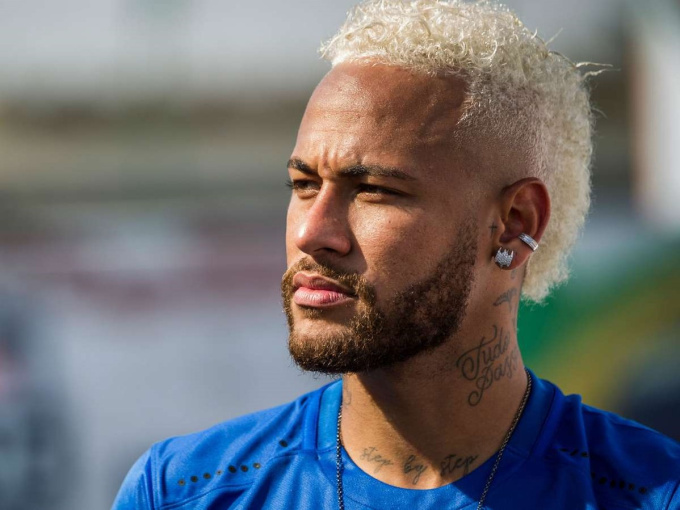 Neymar từng lăng mạ, cầm chổi dọa đánh người tình cũ của mẹ