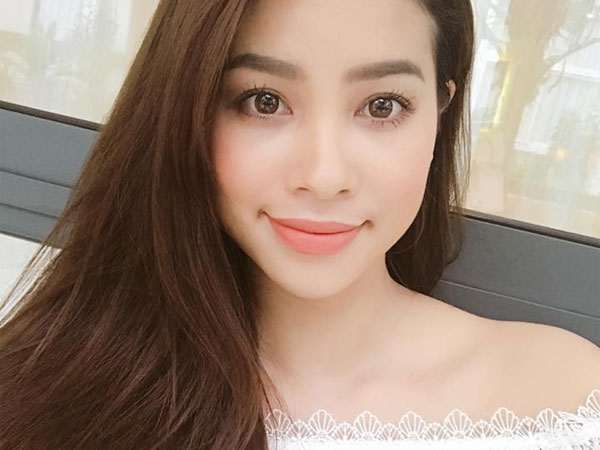 Sau 2 tháng ở ẩn vì dính tin đồn mang thai lần 2, Phạm Hương bất ngờ trở lại mạng xã hội bằng động thái mới nhất