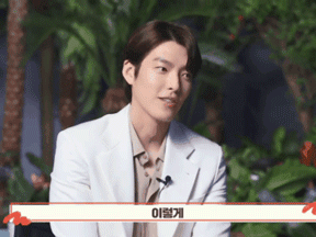 Sau 3 năm điều trị ung thư, Kim Woo Bin chính thức trở lại màn ảnh với loạt ảnh cực điển trai, thần sắc tươi tắn nhưng vẫn chưa lấy lại được điều này