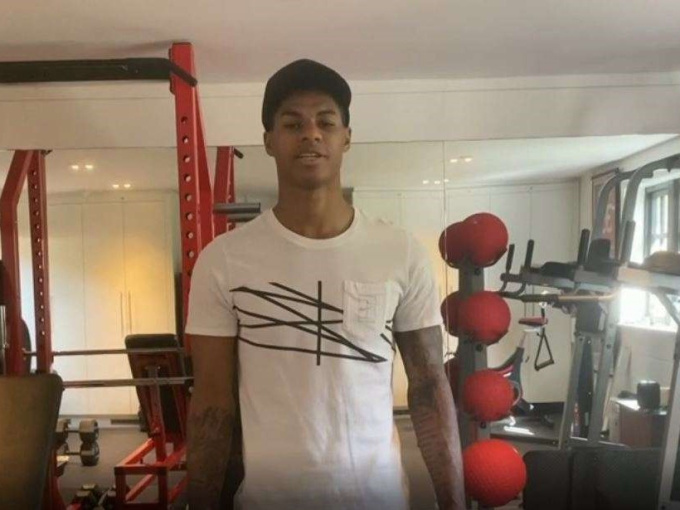 Rashford lên truyền hình sắm vai thầy dạy thể dục cho trẻ em