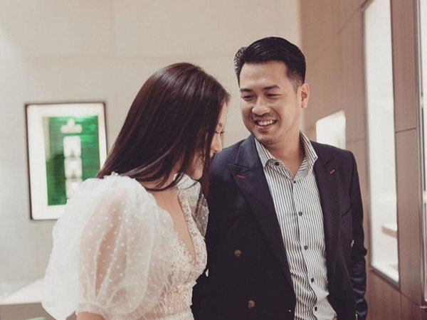 Hậu hàn gắn tình cảm, Phillip Nguyễn liên tục thể hiện tình cảm với bạn gái Linh Rin bằng loạt hành động ngọt ngào