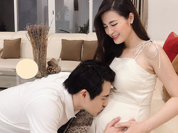 Đông Nhi hạnh phúc khi cảm nhận cái đạp đầu tiên của con, phản ứng đặc biệt của Ông Cao Thắng gây chú ý
