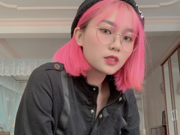 Soi ảnh cute thời 'mẫu giáo' của MisThy, đã thế lại còn dậy thì đúng chuẩn thành công!