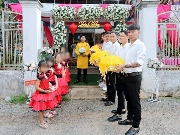 Xôn xao dàn phù dâu nhí bê tráp ở Vũng Tàu: Người ủng hộ vì dễ thương, người phản ứng do không đúng truyền thống