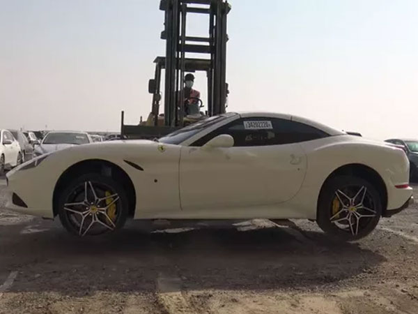 ‘Bãi rác’ tại Dubai không bao giờ thiếu siêu xe: Toàn những cái tên đáng mơ ước của đại gia Việt nhưng bị bỏ rơi không thương tiếc