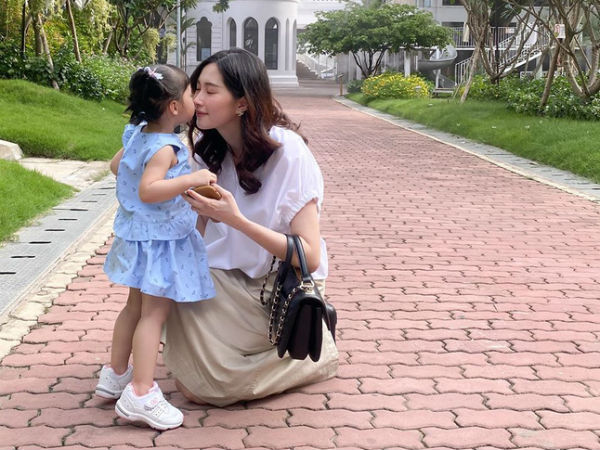 Lộ nhan sắc Hoa hậu Đặng Thu Thảo sau 3 tuần sinh con trai
