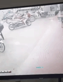 Clip: Khoảnh khắc kinh hoàng xe tải lao vào chợ làm 5 người chết, 5 bị thương