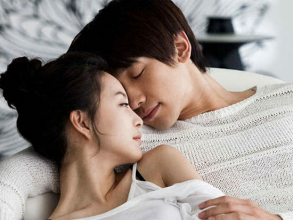 Nếu chồng cùng vợ làm 3 việc này trên giường ngủ ngoài chuyện ân ái, không nghi ngờ gì nữa, bạn là người phụ nữ cực kì may mắn