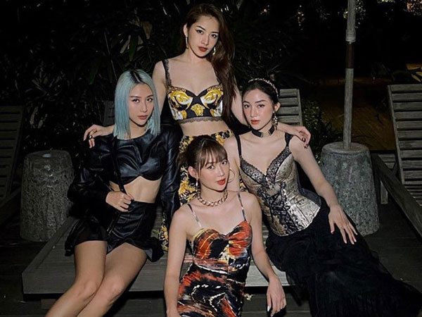 Nóng hừng hực tiệc sinh nhật Chi Pu: Hội bạn 'quẩy' từ váy áo sang chảnh đến lầy lội đồ bà ba, khoe body sexy hết cỡ!