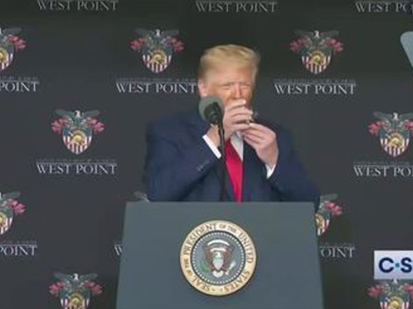 Nghi vấn về sức khỏe của Trump