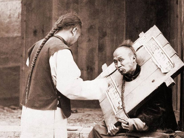 Trước khi hành hình, tại sao tử tù cổ đại được cho ăn một bữa cơm thịnh soạn kèm miếng thịt sống bốc mùi nhưng vẫn rất cảm kích?