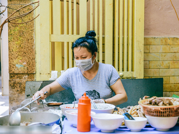 Bà chủ bún ngan Nhàn nức tiếng Hà Nội lần đầu thừa nhận rất hay chửi nhưng được hàng xóm 'minh oan', tự tin thịt hàng mình mà 'ai chê là người không biết ăn'