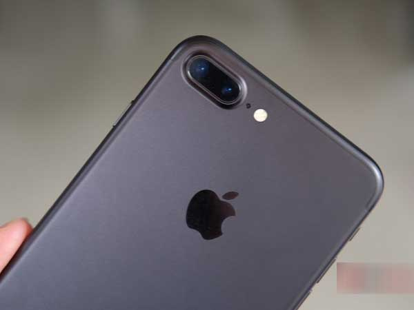 Mẫu iPhone 'quốc dân' tiếp tục khuấy động thị trường smartphone cũ