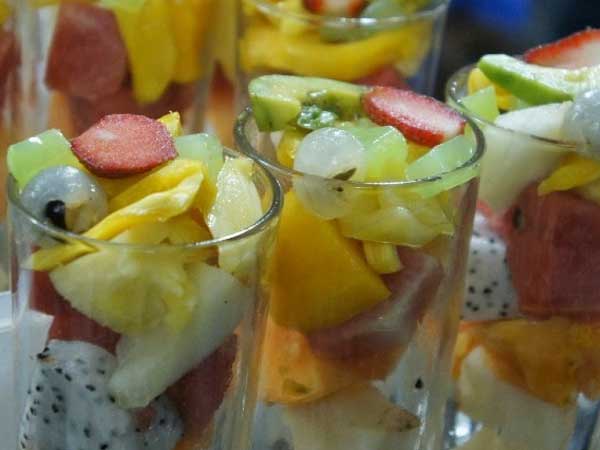 Vỉa hè trà chanh lên giá 15 ngàn, quán cafe thu 100 ngàn/cốc sữa chua