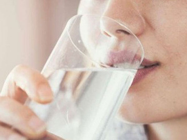 Uống nước trước khi đi ngủ - Nên hay không?