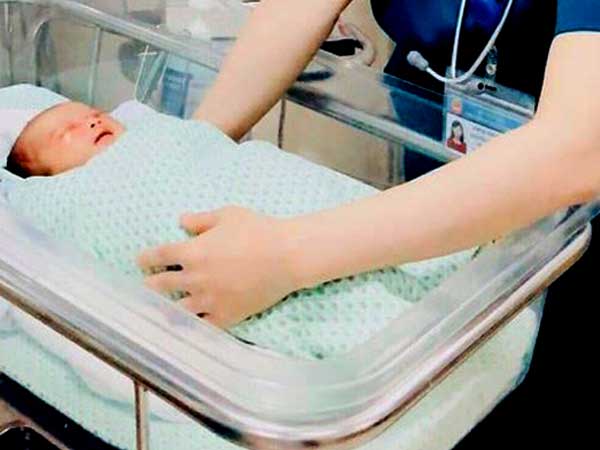 Bé sơ sinh bị bỏ rơi dưới hố ga ở Hà Nội suy đa tạng
