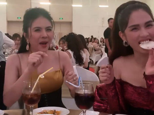 Ngọc Trinh không ngại ngần 'xin ăn' Vân Trang: thì ra tình yêu với ăn uống của Trinh đã lớn đến mức này rồi!