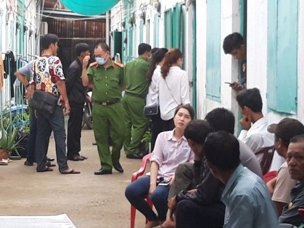 Giết bạn gái rồi tự tử bất thành, thanh niên đành gọi điện báo cảnh sát