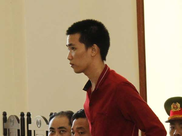 'Yêu' bé gái 13 tuổi, đi tù 15 năm