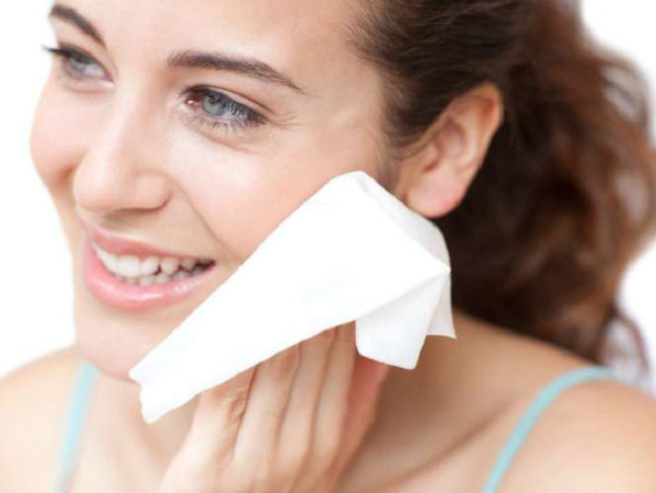 Dùng khăn ướt tẩy trang - nguy cơ khiến làn da bị hủy hoại nhanh chóng