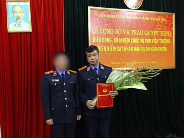 Xác minh việc Phó Viện trưởng Viện KSND quận Hoàn Kiếm yêu cầu bị cáo trả tiền điện nước, mua vé máy bay