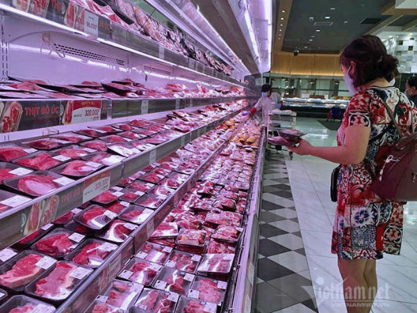 Nghịch lý, thịt lợn bình ổn giá ở siêu thị đồng loạt tăng mạnh