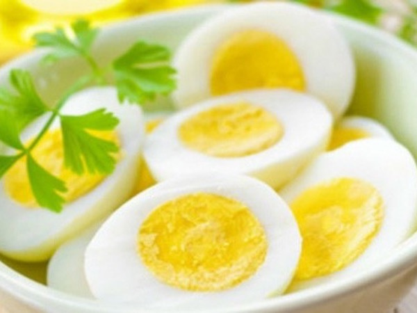 Bé gái 3 tuổi bị ngộ độc vì ăn trứng luộc, bà ngoại hối hận vì cách luộc trứng phản khoa học