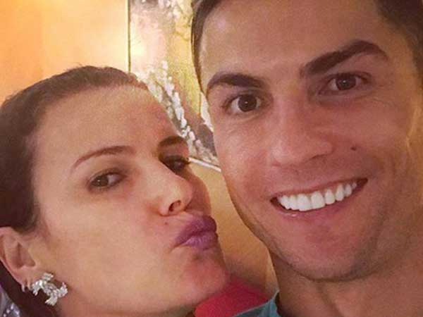 Chị gái Ronaldo công khai 'phản đòn' cực gắt khi chứng kiến cậu em trai bị ông thầy ở Juventus chỉ trích