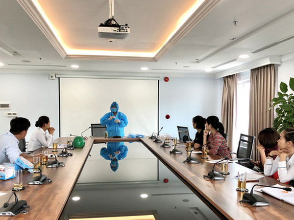 160 chuyên gia nước ngoài đầu tiên đến Quảng Ngãi âm tính với Covid-19