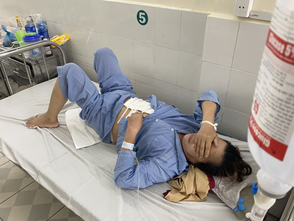 Bị từ chối tình yêu, người đàn ông 35 tuổi đâm bà mẹ 4 con thủng ruột