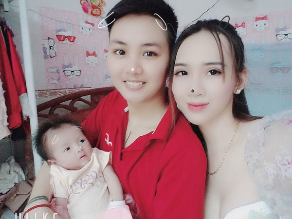 'Người đàn ông chuyển giới mang thai đầu tiên ở Việt Nam' hạnh phúc khoe ảnh đầy tháng con gái