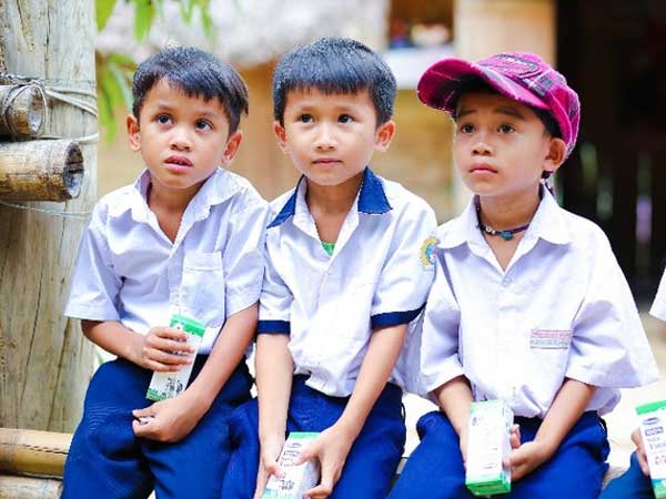 Quảng Nam – Nỗ lực để đưa sữa lên trường học vùng cao