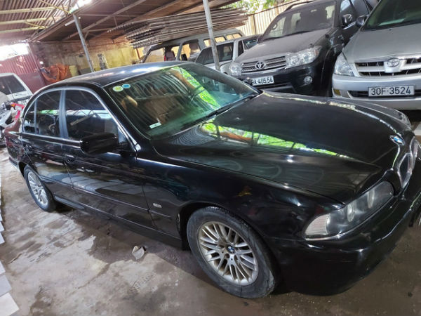 Chủ xe bán BMW 5-Series cũ với nguyện vọng đổi sang xe máy, giá chỉ nhỉnh hơn Honda SH vài chục triệu đồng