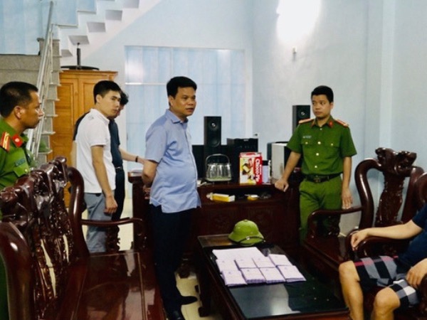 Băng giang hồ cho vay nặng lãi 182%/năm, đòi nợ bằng hơi cay và đánh chém