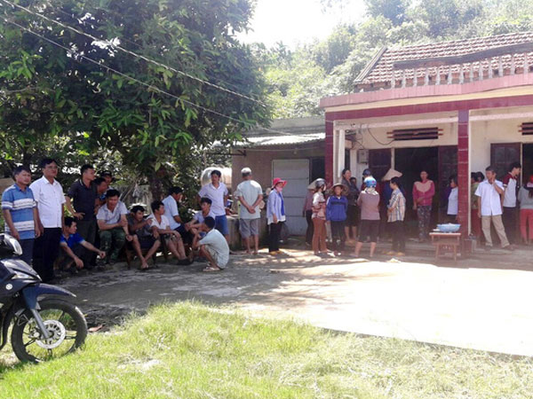 Giúp bạn thân cắt cây đổ, nam thanh niên tử nạn thương tâm