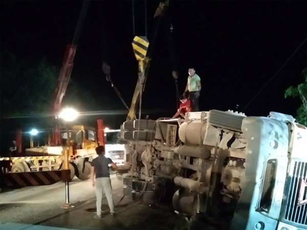 Khởi tố, bắt tạm giam tài xế xe container lật đè ô tô khách làm 3 người tử vong trong đêm