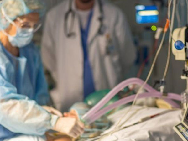 Người nhà rút điện máy thở để cắm điều hoà khiến bệnh nhân mất mạng