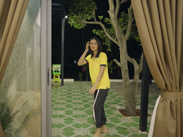 Thương mẹ phải bán dây chuyền xây nhà cấp 4, H’Hen Niê bỏ 2,5 tỷ sửa thành nhà cực đẹp