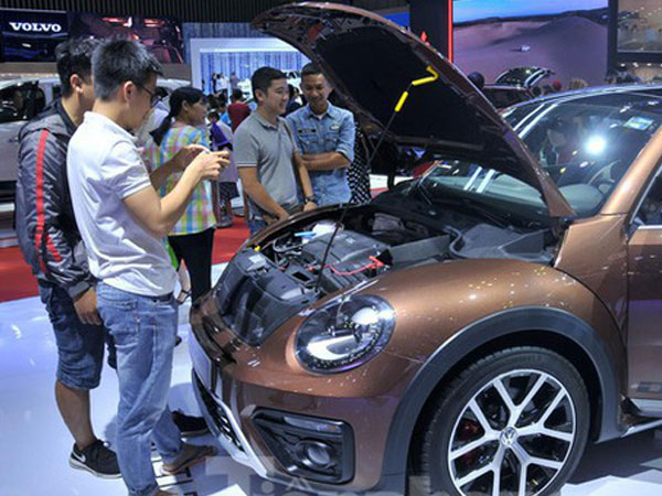 Thuế nhập khẩu giảm 15%, giá xe sang vẫn chưa thể giảm