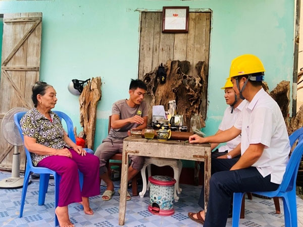 Ba cán bộ ghi sai tiền điện bị đề xuất cách chức