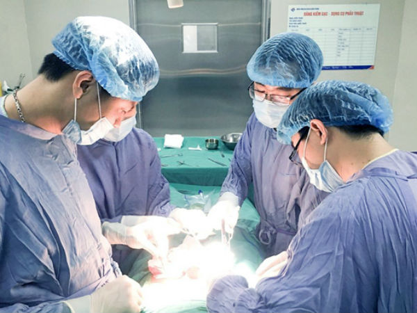 2 quý ông phải cắt cụt ‘cậu nhỏ’ vì chủ quan